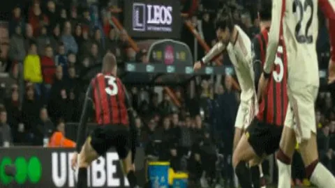 “新加坡基金逆势增持Square Enix，激增股价揭秘双面投资奥秘”